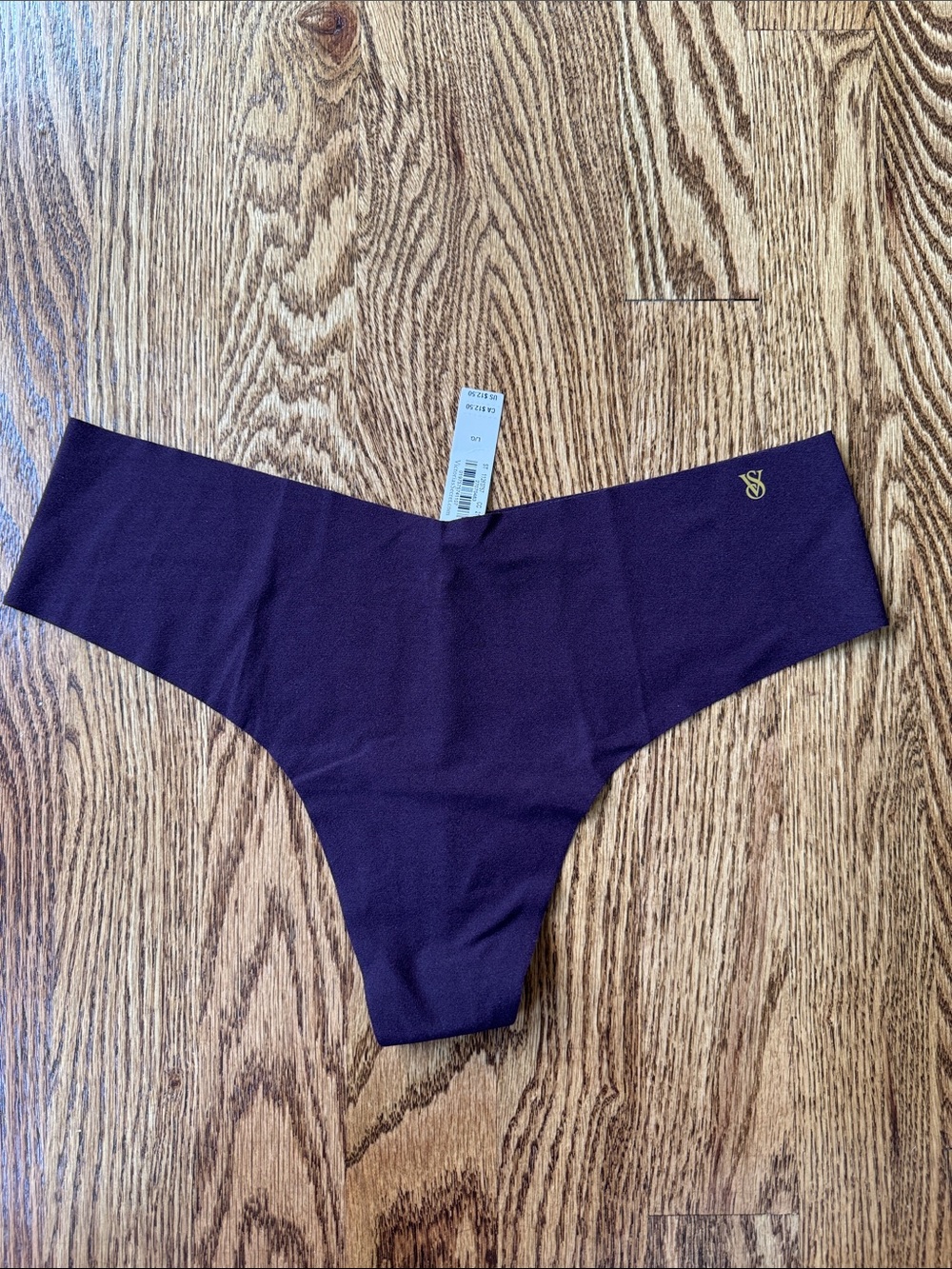 Victoria's Secret Seamless No-Show Thong Panty. NWT. Size Large.